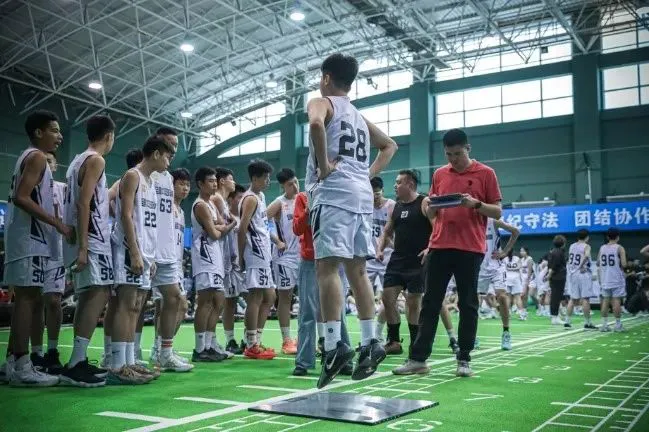 刻苦训练篮球时如何避免受伤的建议_0